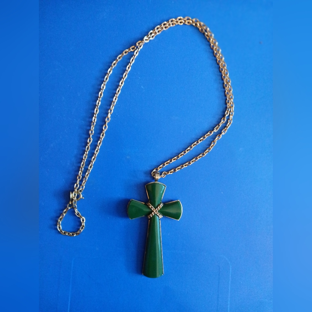 Beautiful Green And Gold Cross Necklace